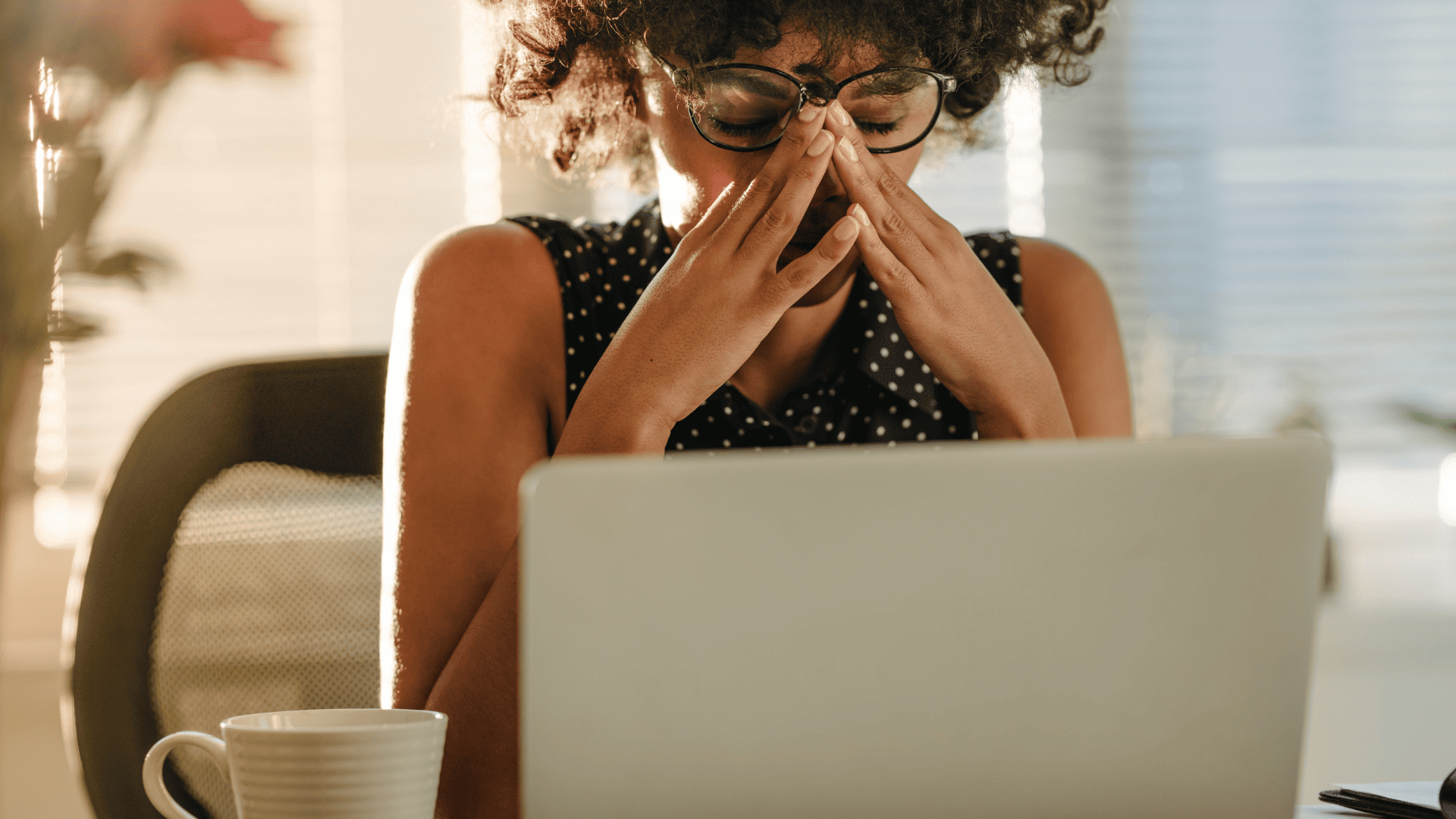 Hipnoterapia en Valencia para el estrés laboral – sesión de hipnosis clínica en Instituto Somos